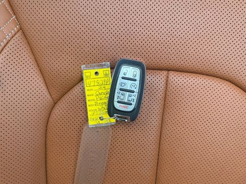 Used 2024 Chrysler Pacifica Pinnacle image 29