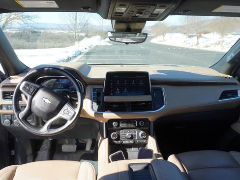 Used 2023 Chevrolet Suburban Premier image 16