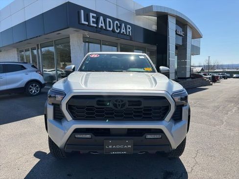 Used 2025 Toyota Tacoma TRD Off-Road w/ TRD Off Road Upgrade Package image 8