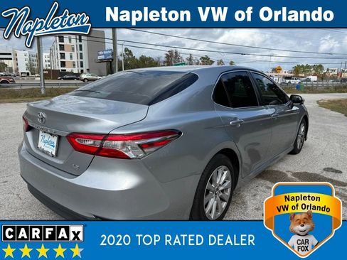 Used 2018 Toyota Camry LE image 12
