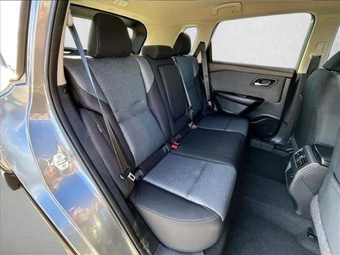 Used 2023 Nissan Rogue SV image 29