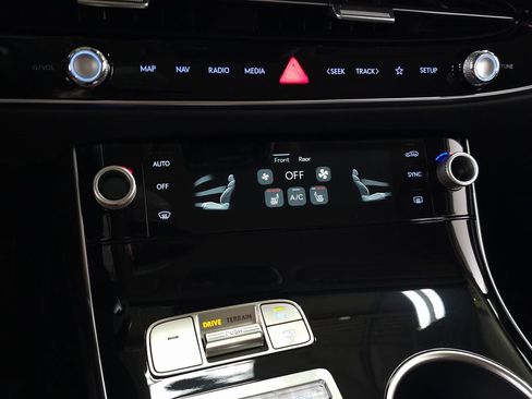 New 2026 Genesis GV70 2.5T image 23