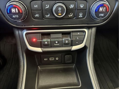 Used 2022 GMC Terrain SLE w/ Driver Convenience Package AWD/4WD image 24