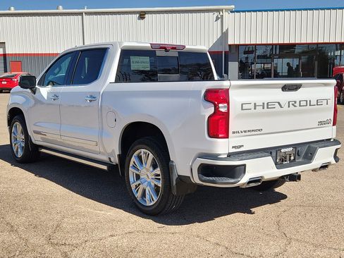 Used 2022 Chevrolet Silverado 1500 High Country w/ Technology Package image 2