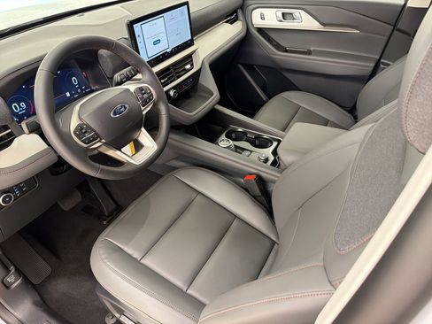 New 2026 Ford Explorer Active image 4