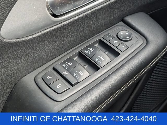 Used 2025 Chrysler Pacifica Limited FWD image 30