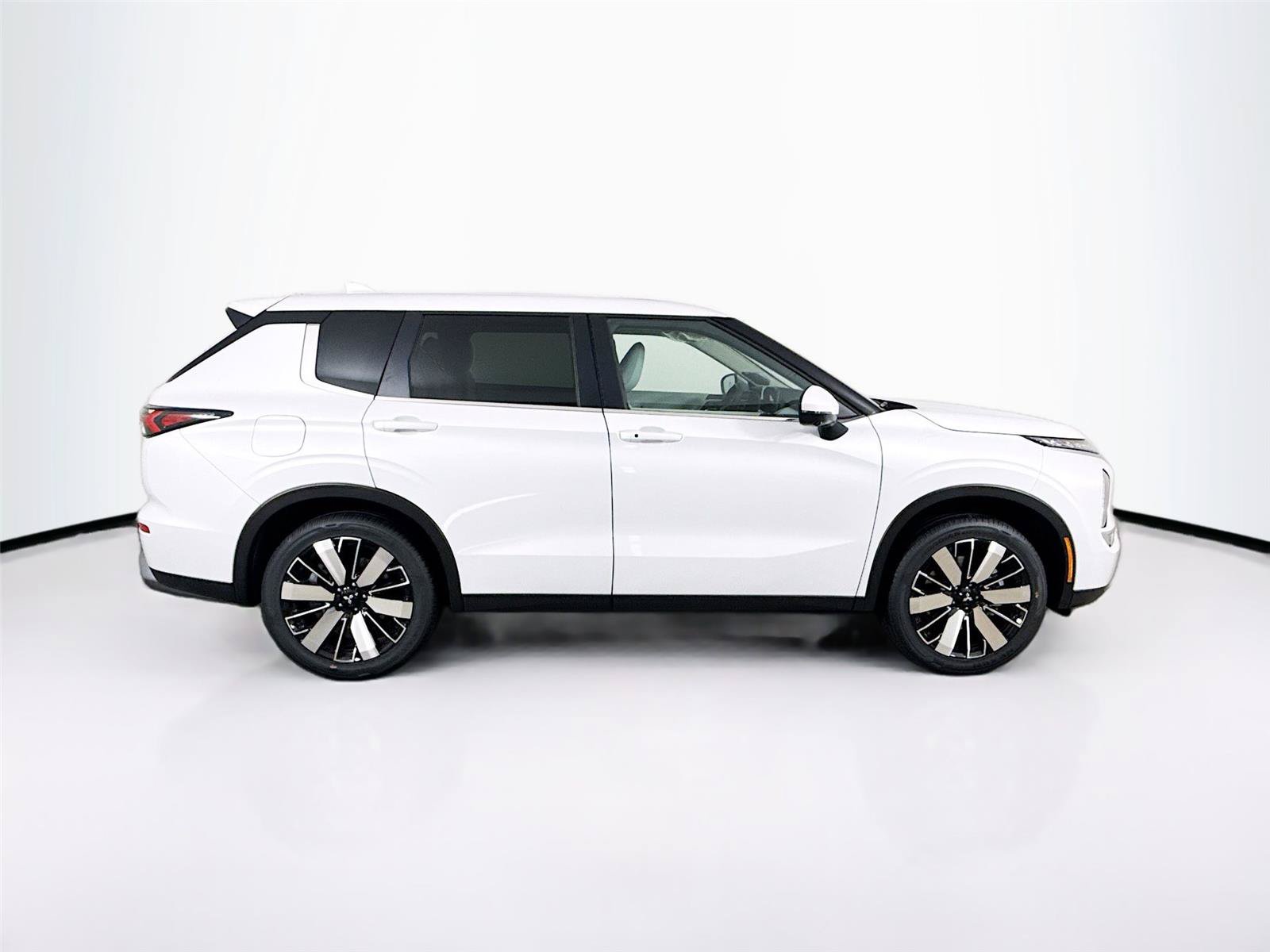 New 2026 Mitsubishi Outlander SE FWD image 29