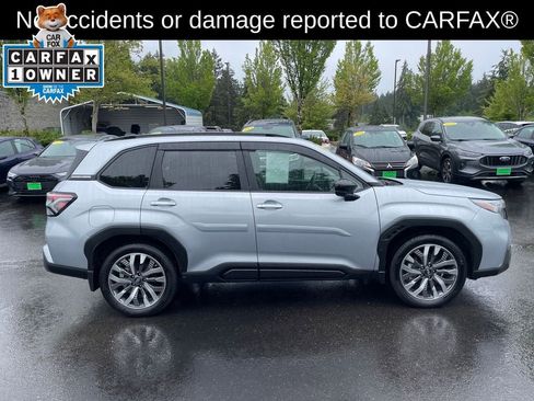 Used 2025 Subaru Forester Touring AWD/4WD image 4