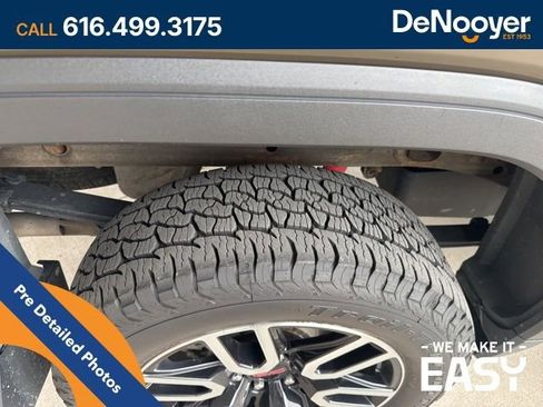 Used 2023 GMC Sierra 1500 AT4 w/ AT4 Premium Package AWD/4WD image 7