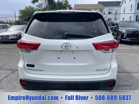 Used 2017 Toyota Highlander XLE AWD/4WD image 4