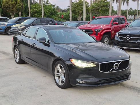 Used 2018 Volvo S90 T5 Momentum w/ Convenience Package FWD image 3