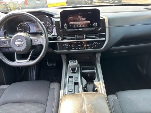 Used 2024 Nissan Pathfinder SV FWD image 11