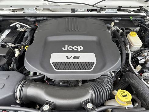 Used 2016 Jeep Wrangler Sport w/ Connectivity Group AWD/4WD image 27