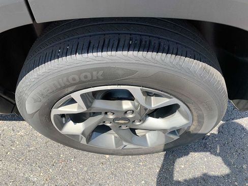 Certified 2024 Chevrolet Trax LT w/ LT Convenience Package FWD image 30