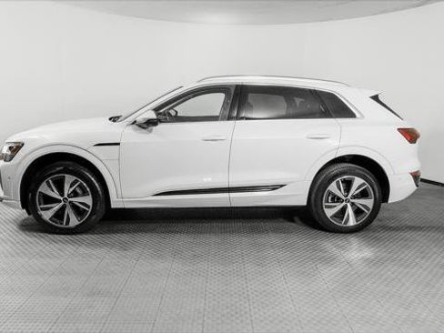Used 2024 Audi Q8 e-tron Premium Plus w/ Premium Plus Package AWD/4WD image 3