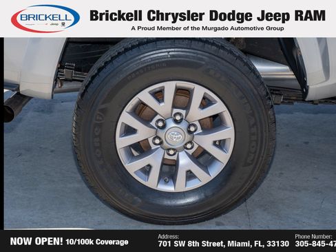 Used 2017 Toyota Tacoma SR5 RWD image 37