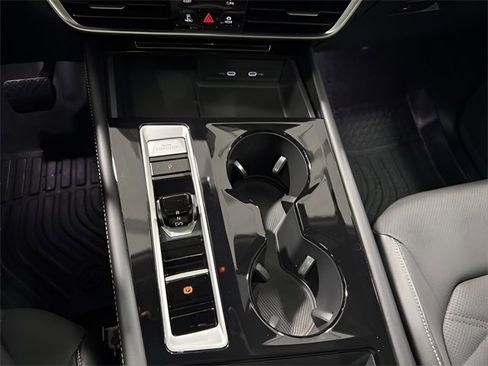 Used 2024 Volkswagen Atlas SE w/ Panoramic Sunroof Package image 22