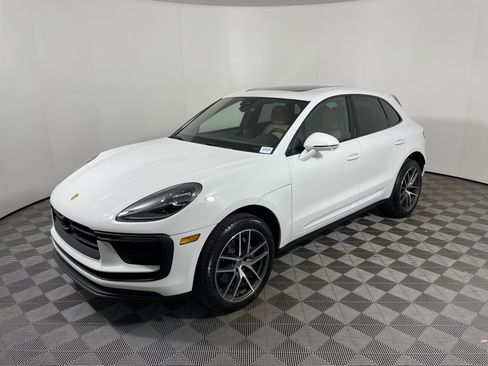 Certified 2026 Porsche Macan AWD/4WD image 11