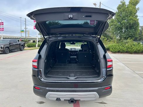 Used 2025 Honda Pilot TrailSport image 8