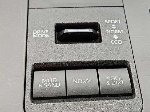 Used 2024 Toyota Highlander XLE image 26