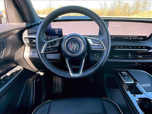 Used 2025 Buick Enclave Preferred image 8