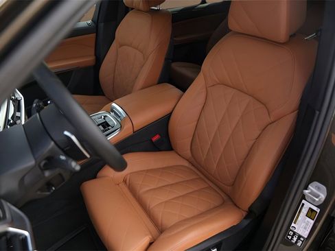 Used 2025 BMW X7 xDrive40i w/ Executive Package image 7