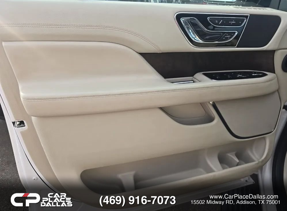 Used 2018 Lincoln Navigator Select w/ Technology Package RWD image 11