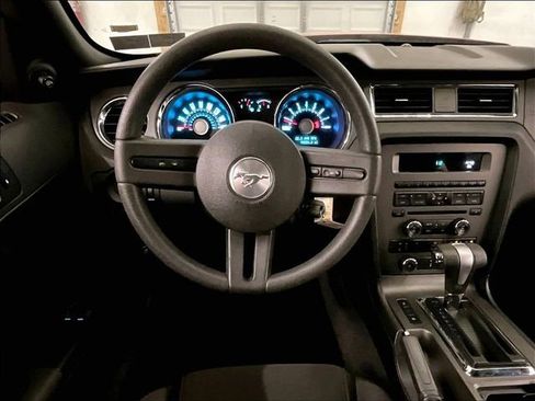 Used 2012 Ford Mustang Coupe RWD image 5
