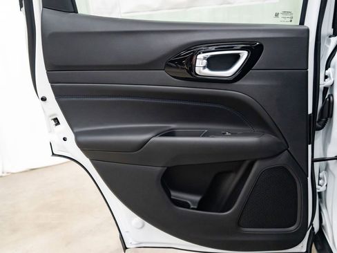 New 2026 Jeep Compass Latitude image 24