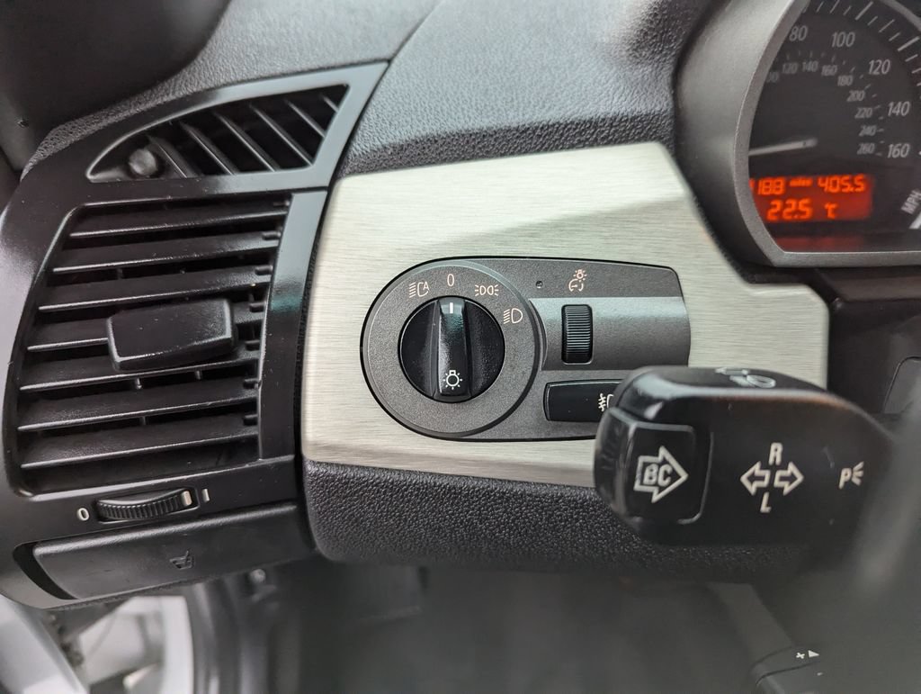 Used 2004 BMW Z4 3.0i RWD image 17