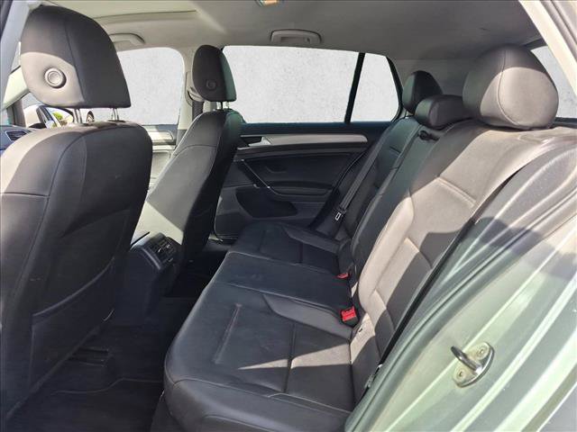Used 2017 Volkswagen Golf 4-Door FWD image 10