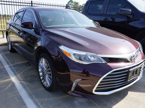 Used 2016 Toyota Avalon Limited image 2