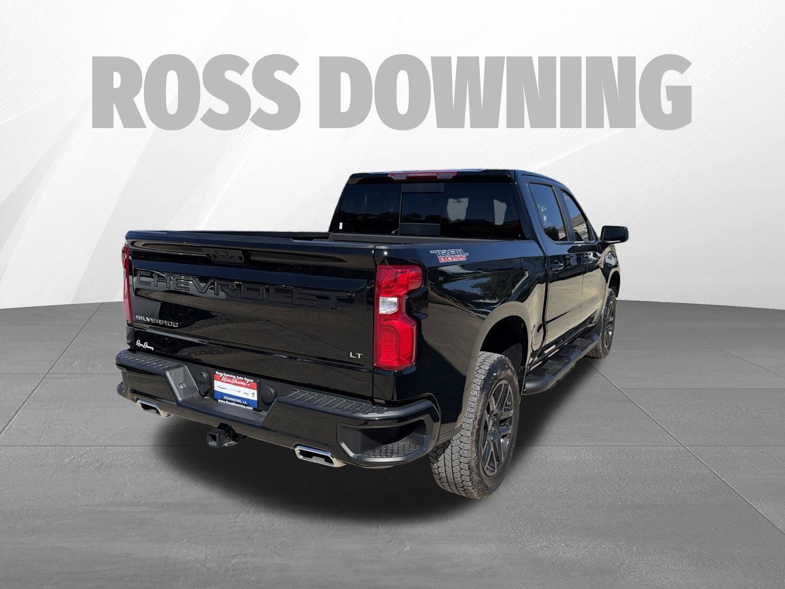 Used 2025 Chevrolet Silverado 1500 LT Trail Boss w/ Convenience Package II AWD/4WD image 4