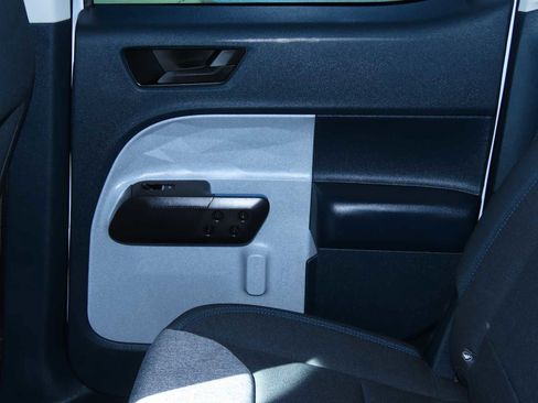 Certified 2025 Ford Maverick XLT w/ XLT Luxury Package image 18