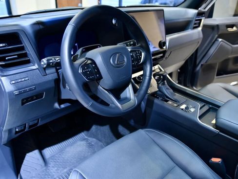 Used 2025 Lexus GX 550 image 15