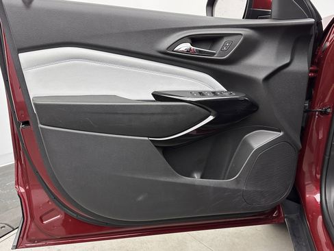Used 2025 Chevrolet Trax LT FWD image 11