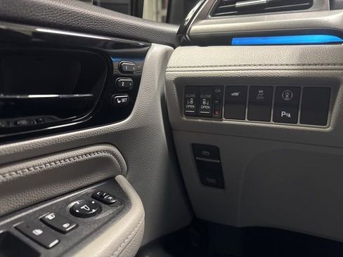 Used 2023 Honda Odyssey Touring image 11