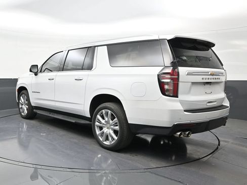 Used 2022 Chevrolet Suburban High Country RWD image 3