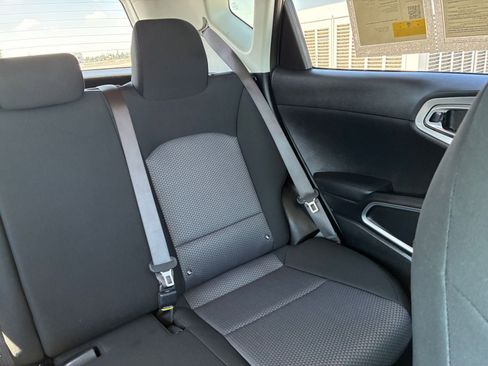 Used 2025 Kia Soul LX w/ LX Technology Package FWD image 35