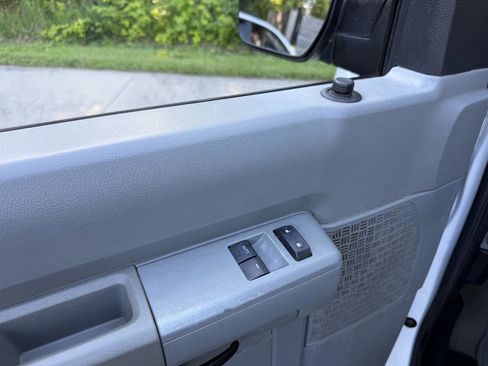 Used 2012 Ford E-350 and Econoline 350 XLT RWD image 11