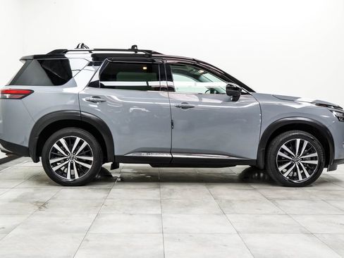 Used 2024 Nissan Pathfinder Platinum w/ Cargo Package AWD/4WD image 10