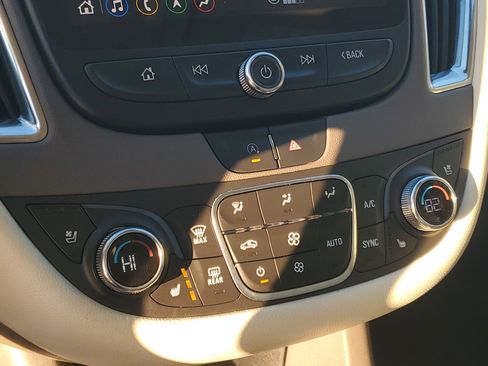 Used 2024 Chevrolet Malibu LT FWD image 11