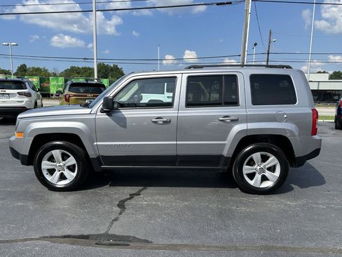Used 2017 Jeep Patriot Latitude AWD/4WD image 9