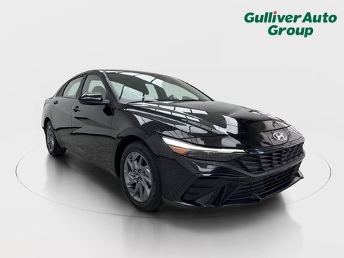 Used 2024 Hyundai Elantra SEL FWD image 13