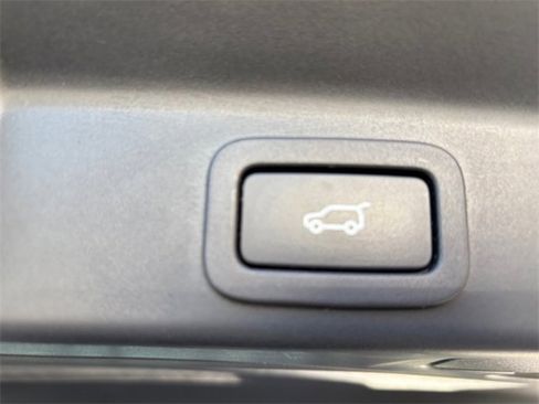 Used 2022 Jaguar F-PACE S image 17