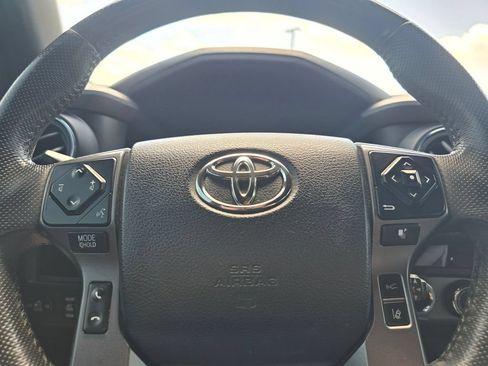 Used 2018 Toyota Tacoma TRD Off-Road AWD/4WD image 26