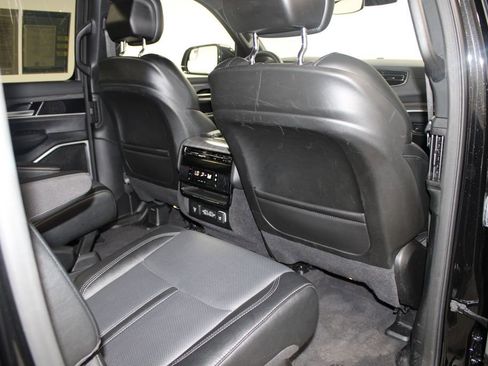 Used 2024 Jeep Wagoneer Series II image 32