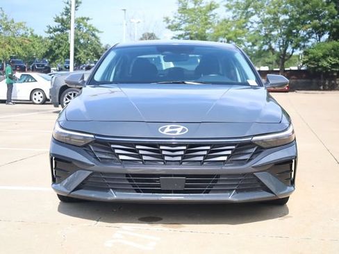 Used 2025 Hyundai Elantra SEL FWD image 4