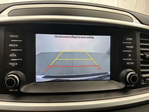 Used 2020 Kia Sorento LX image 26