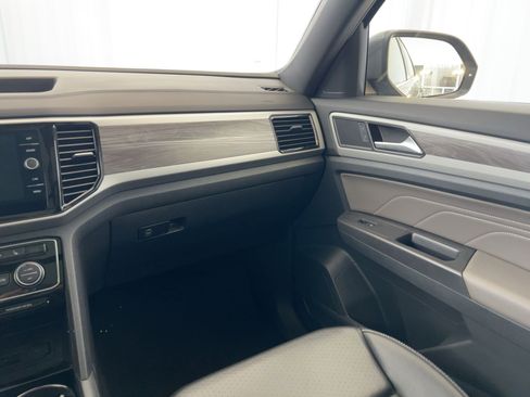 Certified 2022 Volkswagen Atlas Cross Sport SE image 33